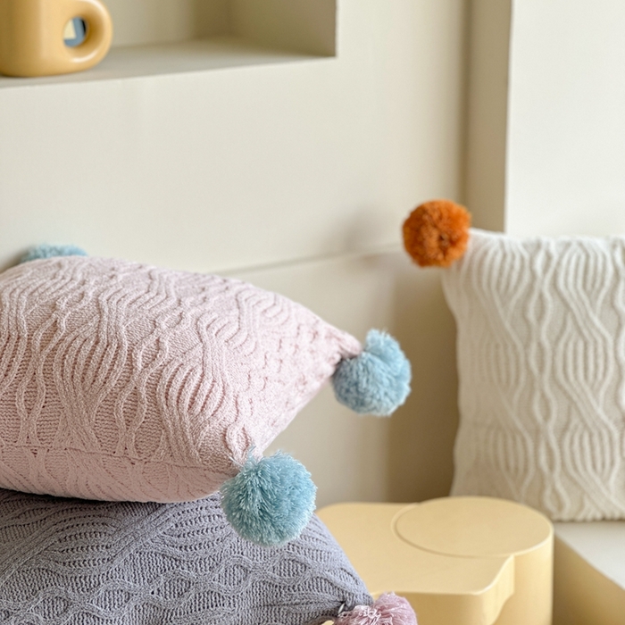 91家纺网 家纺一手货源 找家纺 （总）918拾朵家居 2025新款雪尼尔撞色毛球枕