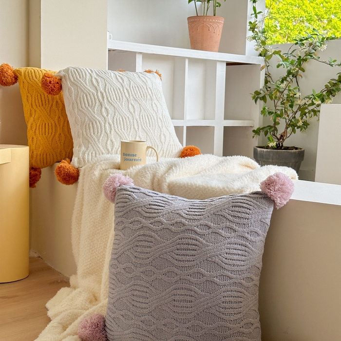 91家纺网 家纺一手货源 找家纺 （总）918拾朵家居 2025新款雪尼尔撞色毛球枕