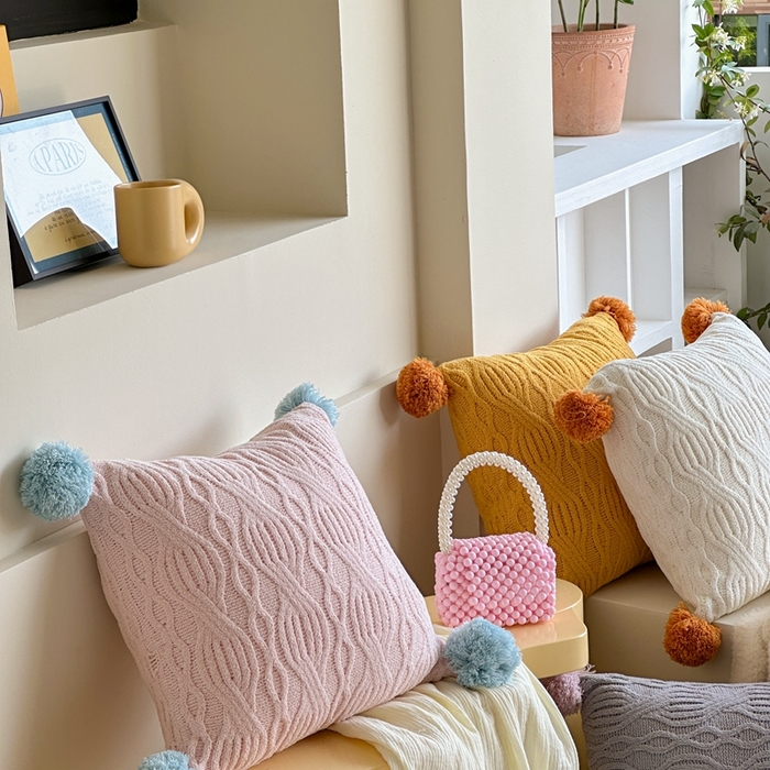 91家纺网 家纺一手货源 找家纺 （总）918拾朵家居 2025新款雪尼尔撞色毛球枕