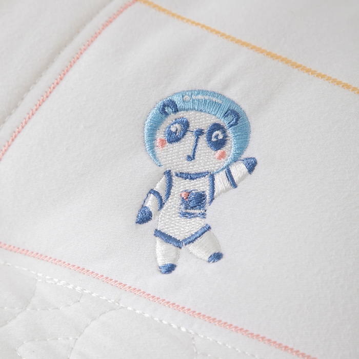 91家纺网 家纺一手货源 找家纺 大熊枕芯 2025新款全棉亲子款刺绣小熊猫儿童学生枕枕头枕芯 小熊猫刺绣-粉 48x74cm/只