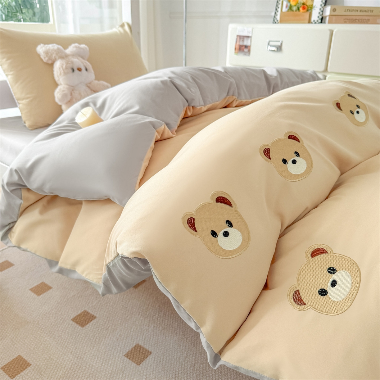 91家纺网 家纺一手货源 找家纺 笙意家纺 2025亲肤水洗棉学生宿舍三件套上下铺三件套-满绣系列 饼干熊-奶茶+山灰