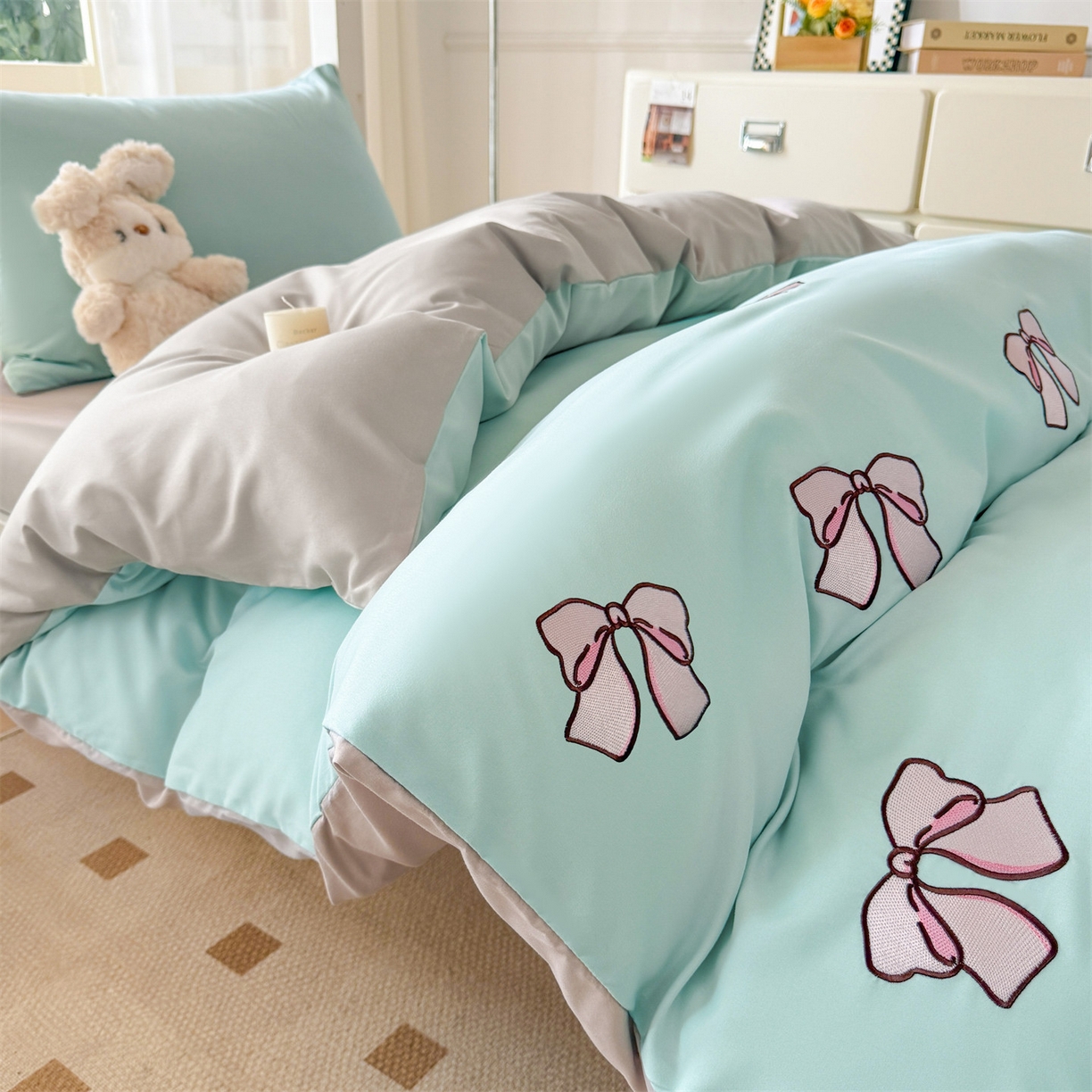 91家纺网 家纺一手货源 找家纺 笙意家纺 2025亲肤水洗棉学生宿舍三件套上下铺三件套-满绣系列 蝴蝶结-繁星兰+山灰