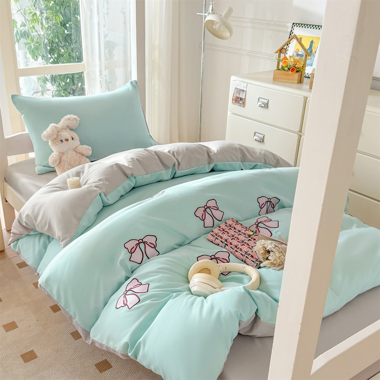 91家纺网 家纺一手货源 找家纺 笙意家纺 2025亲肤水洗棉学生宿舍三件套上下铺三件套-满绣系列 蝴蝶结-繁星兰+山灰