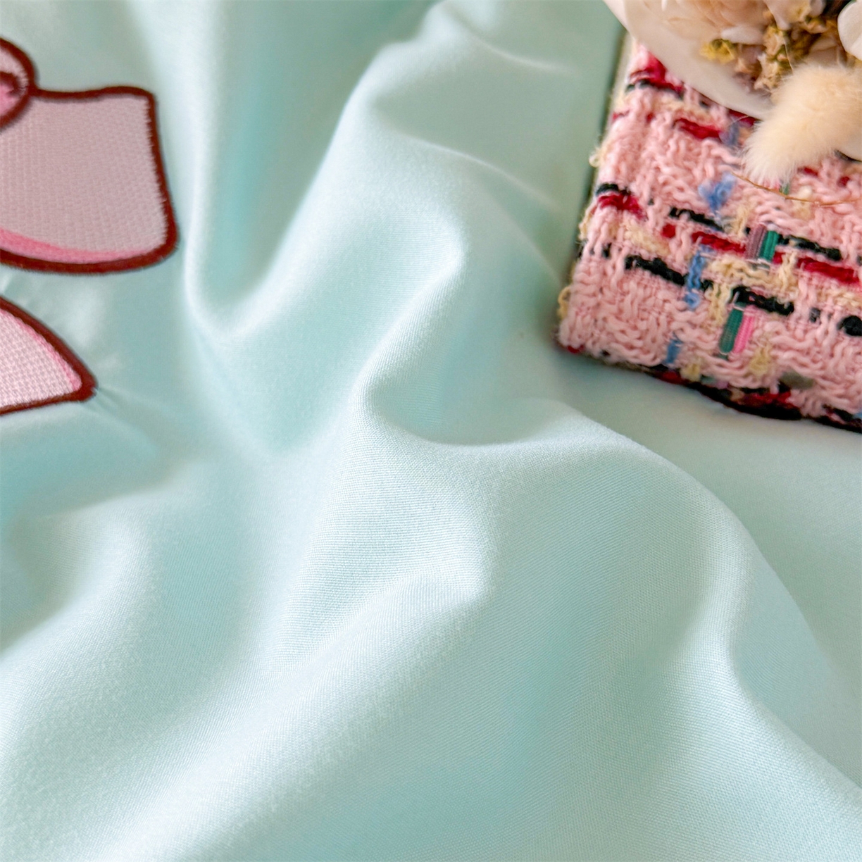 91家纺网 家纺一手货源 找家纺 笙意家纺 2025亲肤水洗棉学生宿舍三件套上下铺三件套-满绣系列 蝴蝶结-繁星兰+山灰