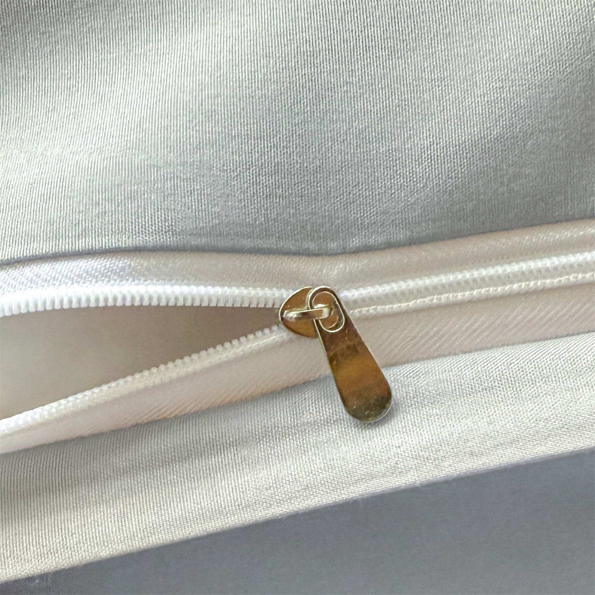 91家纺网 家纺一手货源 找家纺 笙意家纺 2025亲肤水洗棉学生宿舍三件套上下铺三件套-满绣系列 蝴蝶结-繁星兰+山灰