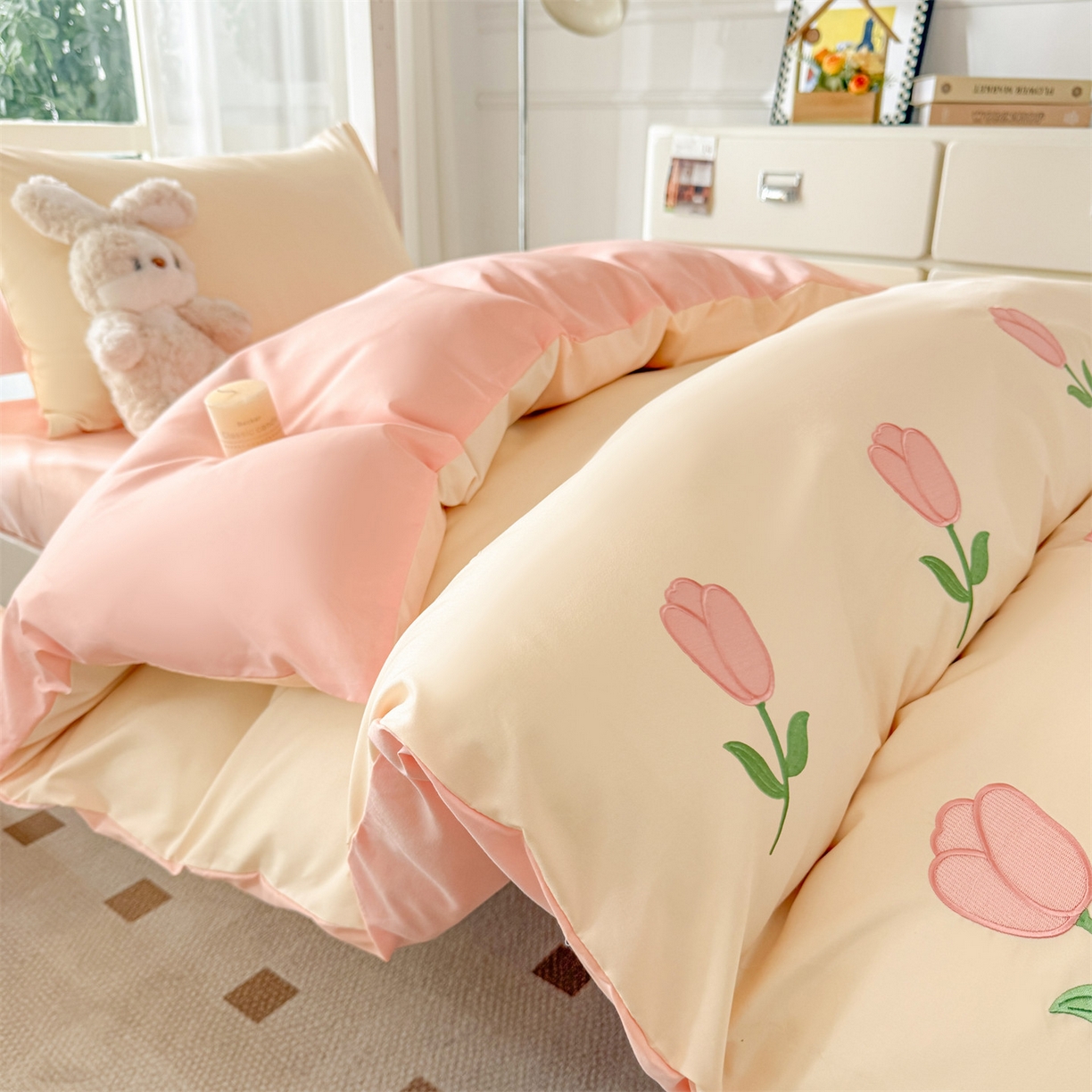 91家纺网 家纺一手货源 找家纺 笙意家纺 2025亲肤水洗棉学生宿舍三件套上下铺三件套-满绣系列 花朵-奶昔白+奶油粉