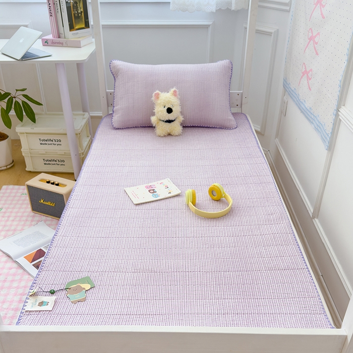 91家纺网 家纺一手货源 找家纺 赫梵茜 2025新款经典小格纹云朵棉格子款学生床盖单品床盖床盖单件三件套 紫格