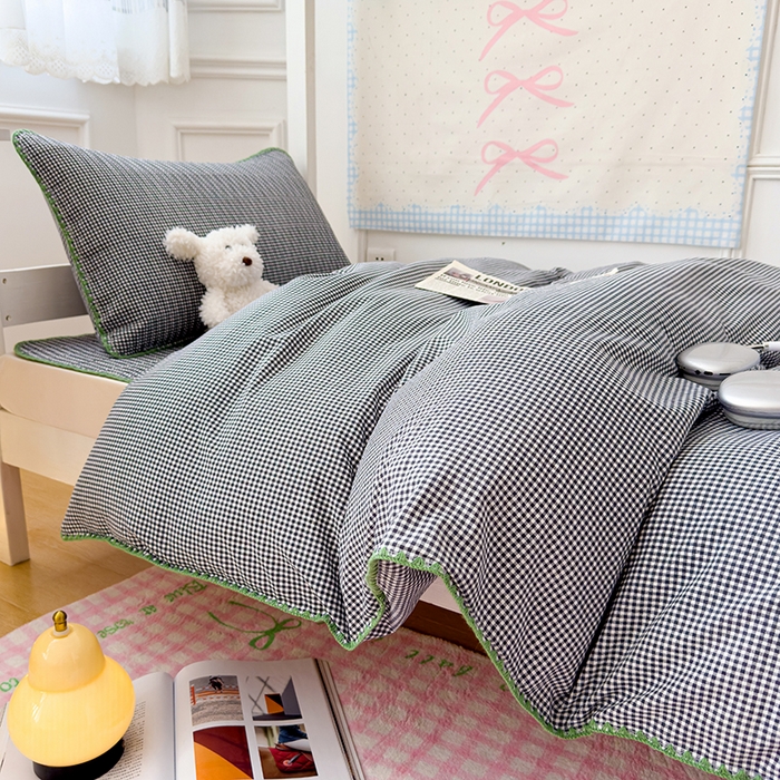 91家纺网 家纺一手货源 找家纺 （总）赫梵茜 2025新款经典小格纹云朵棉格子款学生床盖单品床盖床盖单件三件套