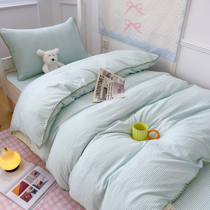 91家纺网 家纺一手货源 找家纺 赫梵茜 2025新款经典小格纹云朵棉格子款学生床盖单品床盖床盖单件三件套 青绿