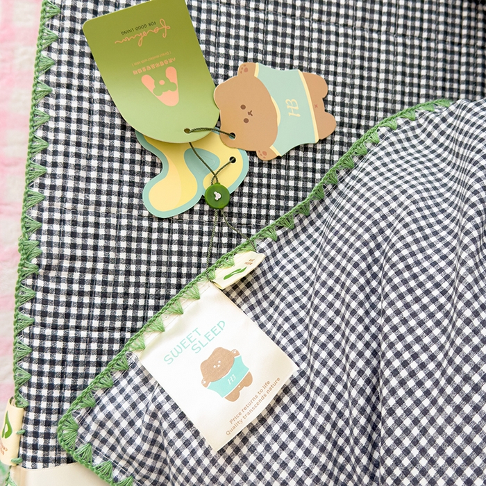 91家纺网 家纺一手货源 找家纺 （总）赫梵茜 2025新款经典小格纹云朵棉格子款学生床盖单品床盖床盖单件三件套