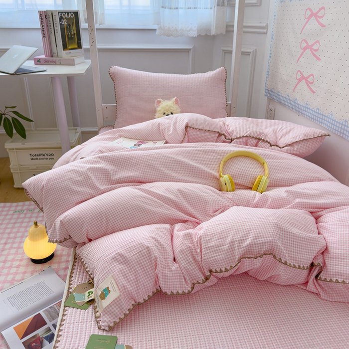 91家纺网 家纺一手货源 找家纺 赫梵茜 2025新款经典小格纹云朵棉格子款学生床盖单品床盖床盖单件三件套 粉格