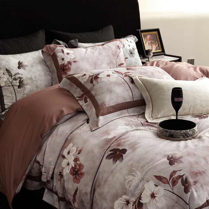 91家纺网 家纺一手货源 找家纺 威克凯丽 2024新款长绒棉数码印花100S磨毛双拼四件套 安喜娜-B橄榄咖