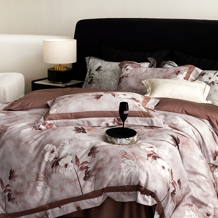 91家纺网 家纺一手货源 找家纺 威克凯丽 2024新款长绒棉数码印花100S磨毛双拼四件套 安喜娜-B橄榄咖