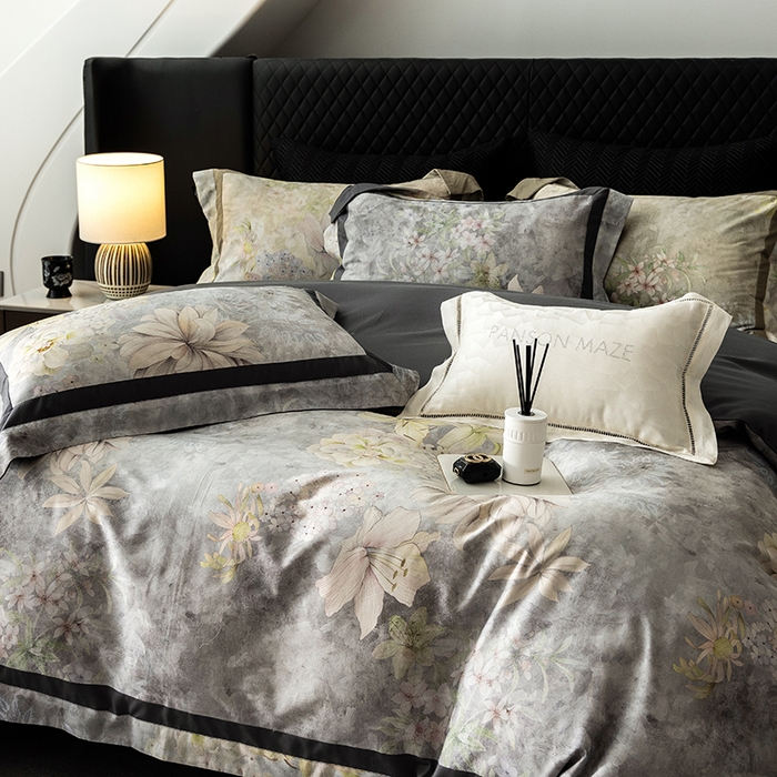 91家纺网 家纺一手货源 找家纺 威克凯丽 2024新款长绒棉数码印花100S磨毛双拼四件套 华丽世-B迪灰