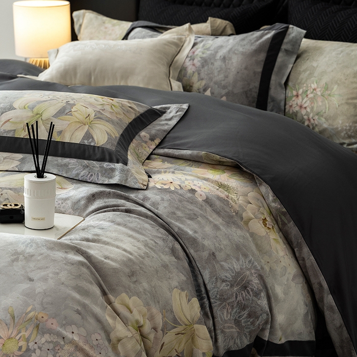 91家纺网 家纺一手货源 找家纺 威克凯丽 2024新款长绒棉数码印花100S磨毛双拼四件套 华丽世-B迪灰