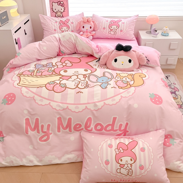 91家纺网 家纺一手货源 找家纺 暮思家居 2025新款正版授权三丽鸥大版全棉纯棉数码印花四件套系列-第四批 大版-草莓美乐蒂