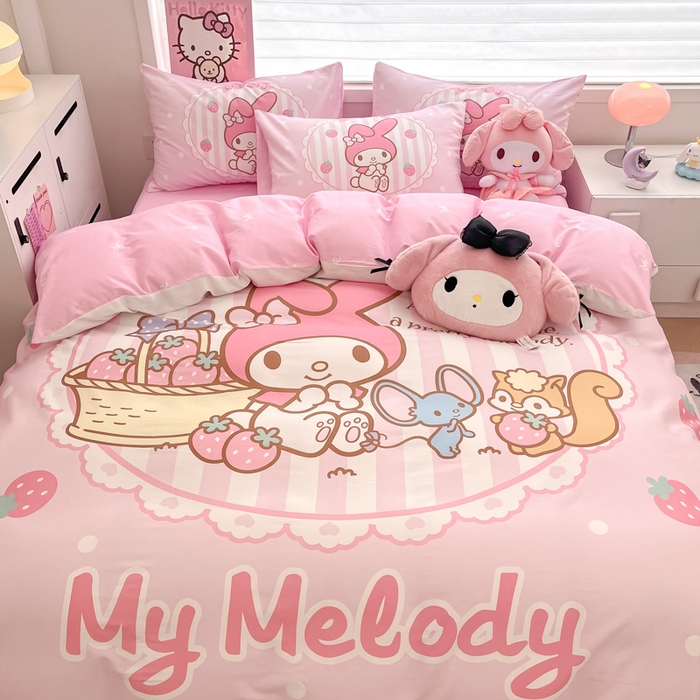 91家纺网 家纺一手货源 找家纺 暮思家居 2025新款正版授权三丽鸥大版全棉纯棉数码印花四件套系列-第四批 大版-草莓美乐蒂