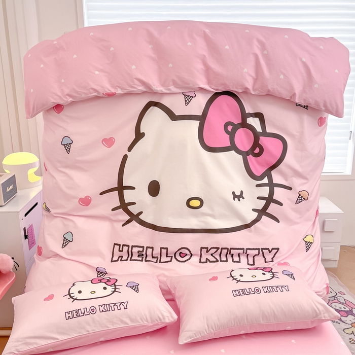 91家纺网 家纺一手货源 找家纺 暮思家居 2025新款正版授权三丽鸥大版全棉纯棉数码印花四件套系列-第四批 大版-甜筒KT