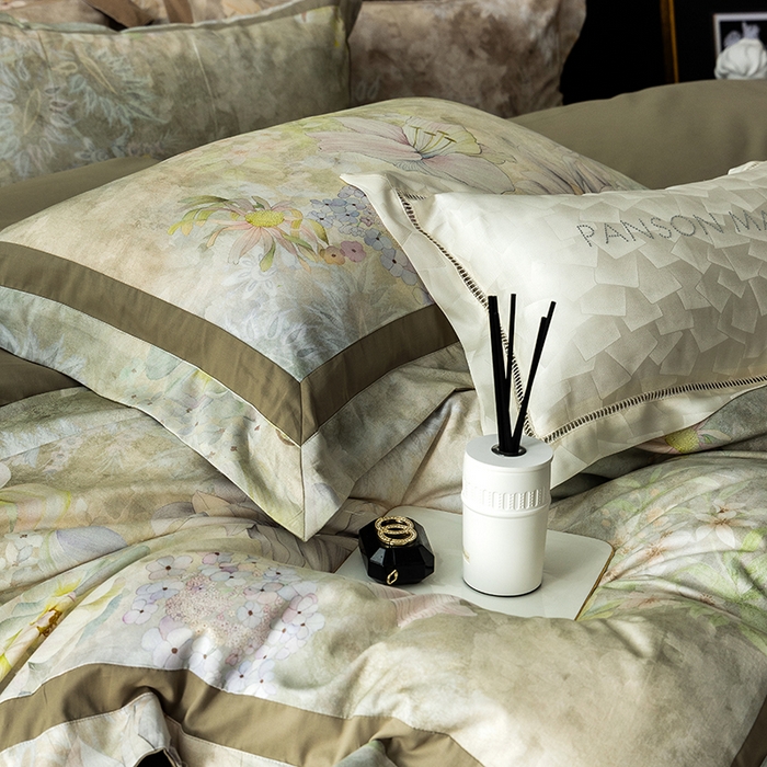 91家纺网 家纺一手货源 找家纺 威克凯丽 2024新款长绒棉数码印花100S磨毛双拼四件套 华丽世-B莫兰迪绿