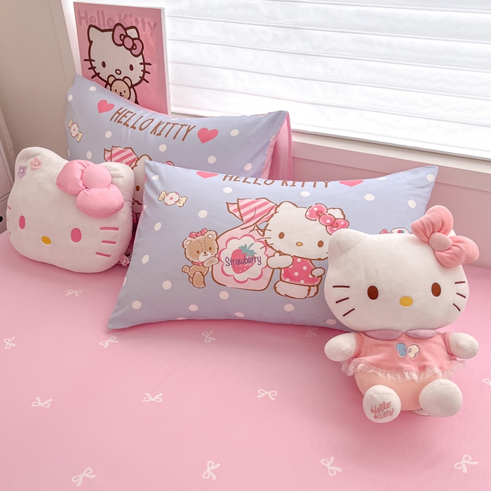 91家纺网 家纺一手货源 找家纺 暮思家居 2025新款正版授权三丽鸥大版全棉纯棉数码印花四件套系列-第四批 大版-草莓KT