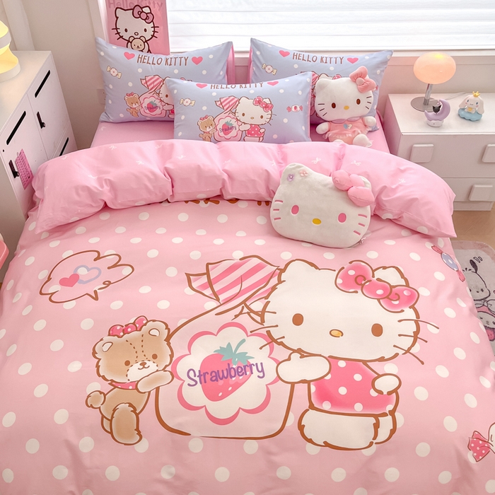 91家纺网 家纺一手货源 找家纺 暮思家居 2025新款正版授权三丽鸥大版全棉纯棉数码印花四件套系列-第四批 大版-草莓KT