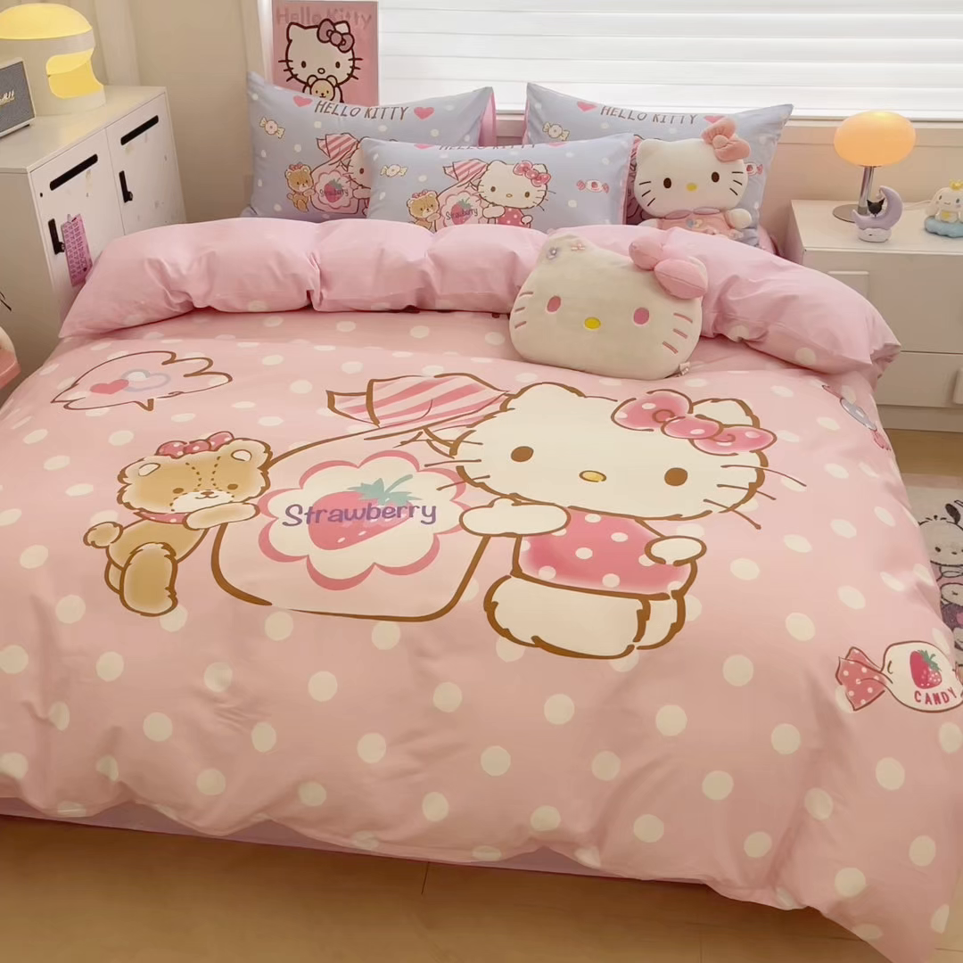 91家纺网 家纺一手货源 找家纺 暮思家居 2025新款正版授权三丽鸥大版全棉纯棉数码印花四件套系列-第四批 大版-草莓KT