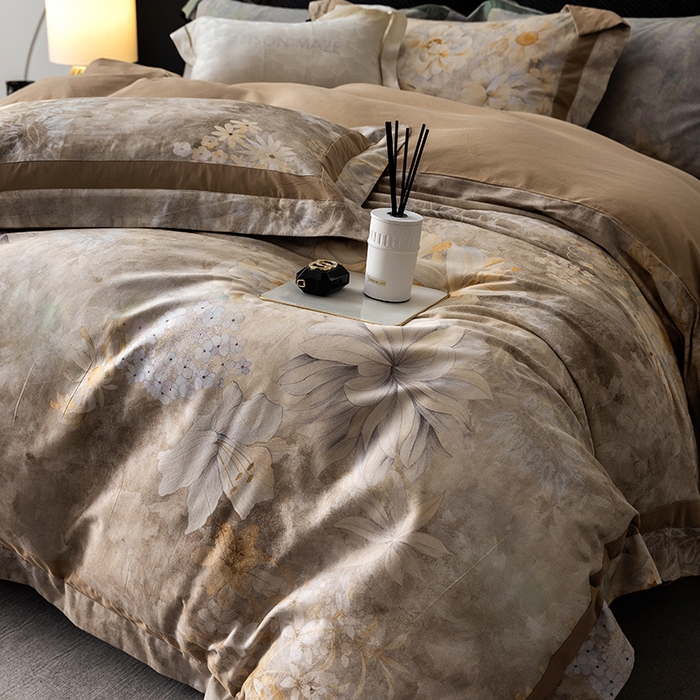 91家纺网 家纺一手货源 找家纺 威克凯丽 2024新款长绒棉数码印花100S磨毛双拼四件套 华丽世-B浅驼