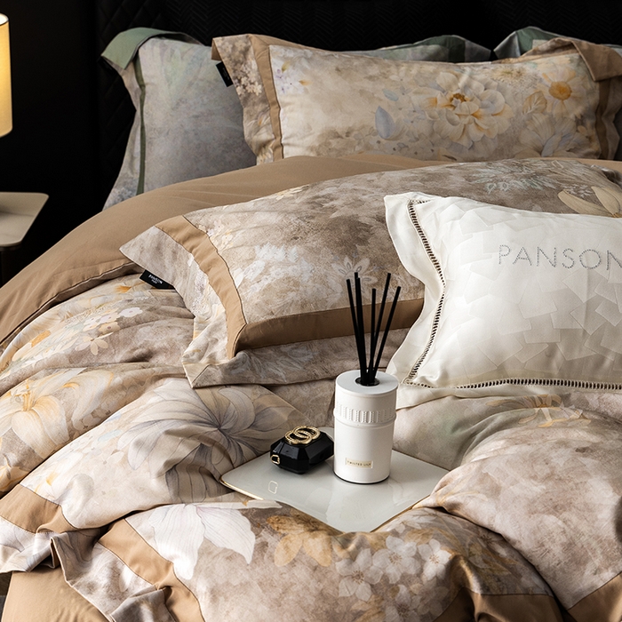 91家纺网 家纺一手货源 找家纺 威克凯丽 2024新款长绒棉数码印花100S磨毛双拼四件套 华丽世-B浅驼