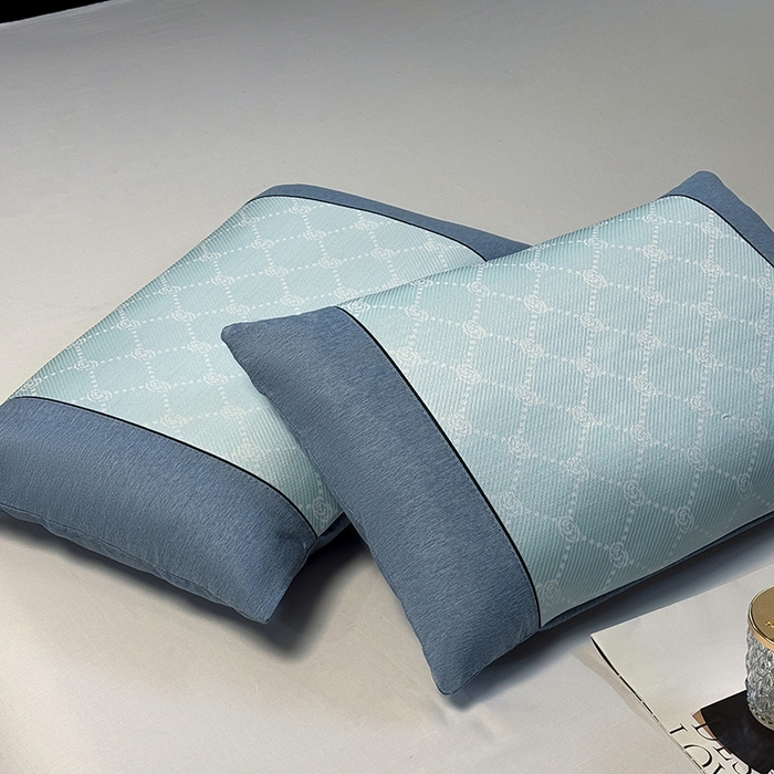 91家纺网 家纺一手货源 找家纺 小牛席业 2025新款小玫瑰PE冰丝夏凉枕枕头枕芯 湖蓝 35x55cm/只枕套+枕芯