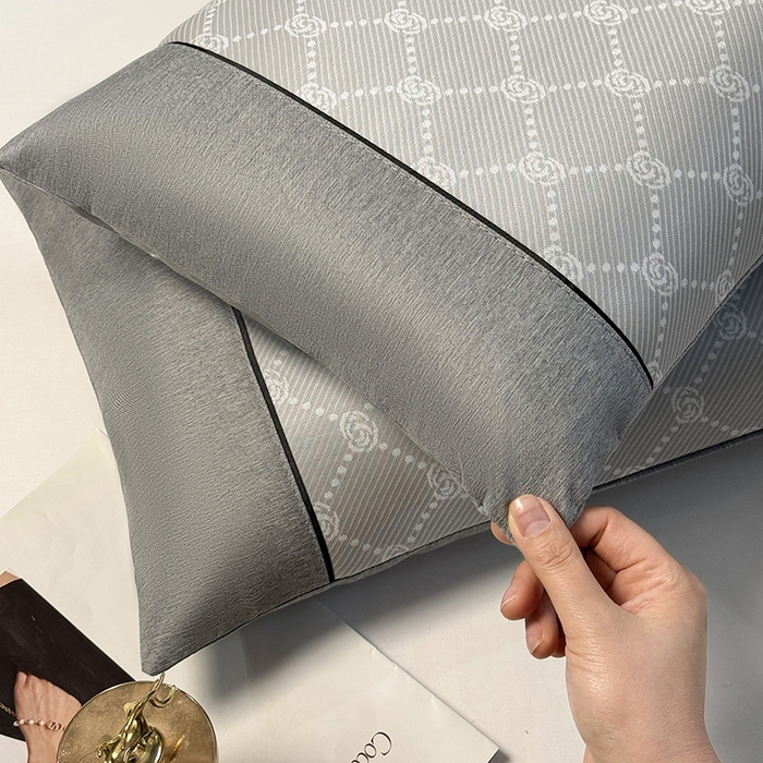 91家纺网 家纺一手货源 找家纺 小牛席业 2025新款小玫瑰PE冰丝夏凉枕枕头枕芯 灰色 35x55cm/只枕套+枕芯