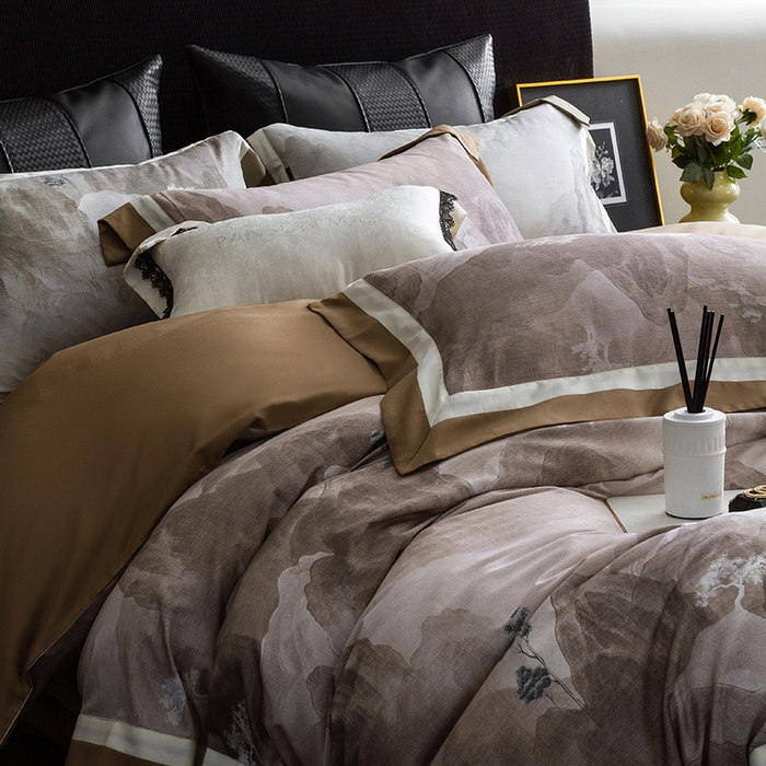 91家纺网 家纺一手货源 找家纺 威克凯丽 2024新款长绒棉数码印花100S磨毛双拼四件套 远山如黛-B橄榄咖C奶白