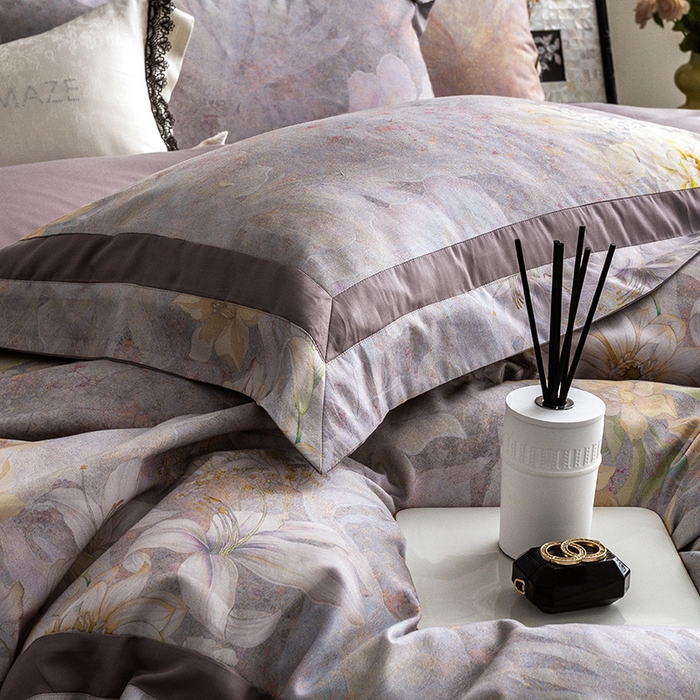 91家纺网 家纺一手货源 找家纺 威克凯丽 2024新款长绒棉数码印花100S磨毛双拼四件套 云玺-B紫灰