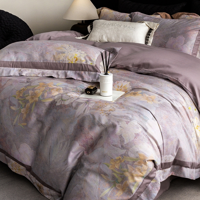 91家纺网 家纺一手货源 找家纺 威克凯丽 2024新款长绒棉数码印花100S磨毛双拼四件套 云玺-B紫灰