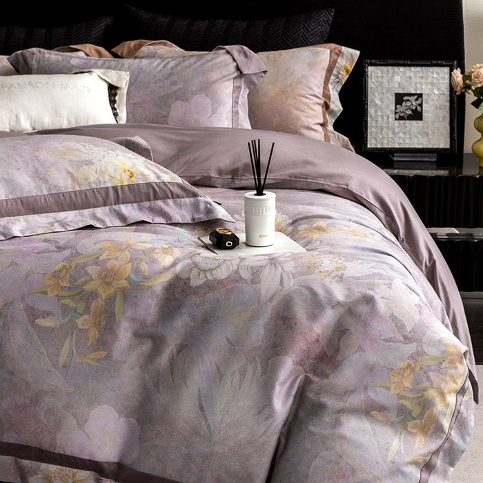 91家纺网 家纺一手货源 找家纺 威克凯丽 2024新款长绒棉数码印花100S磨毛双拼四件套 云玺-B紫灰