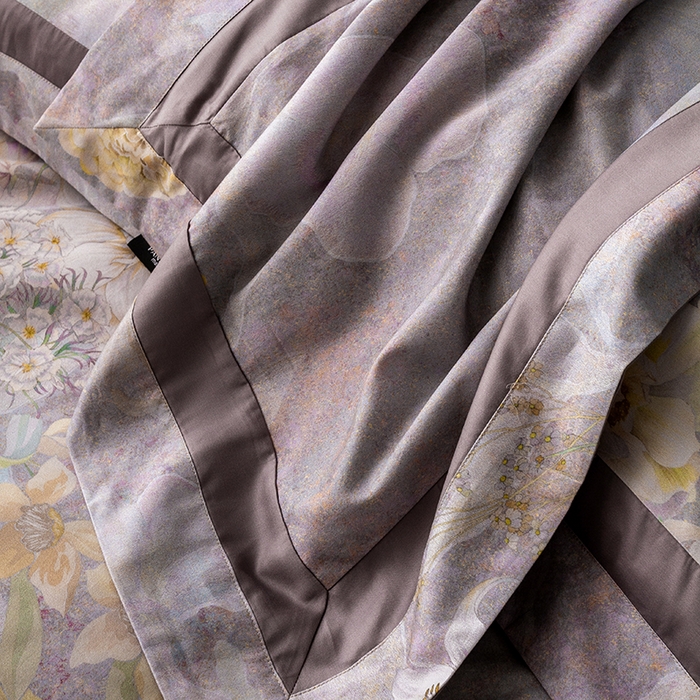 91家纺网 家纺一手货源 找家纺 威克凯丽 2024新款长绒棉数码印花100S磨毛双拼四件套 云玺-B紫灰
