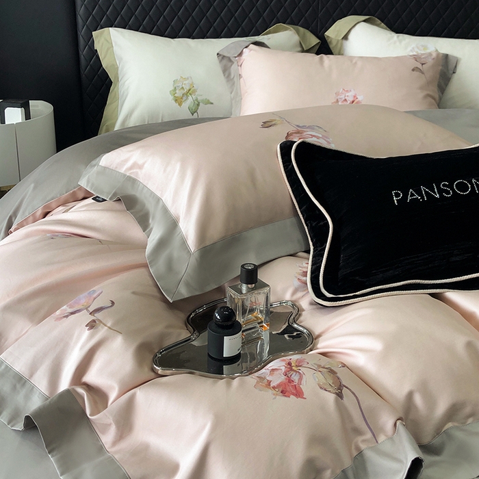 91家纺网 家纺一手货源 找家纺 威克凯丽 2024新款100S缎面数码印花四件套 花似锦-粉