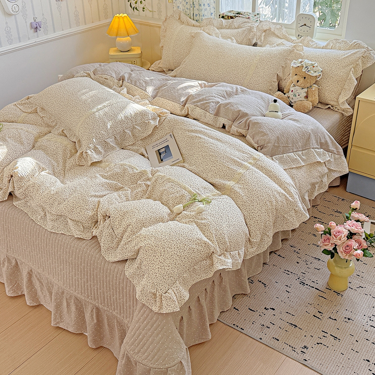 91家纺网 家纺一手货源 找家纺 富米莱（原臻工厂） 2025新款韩式云感亲肤棉蝴蝶结工艺床盖床裙四件套 韩系小波点-巧克力棕