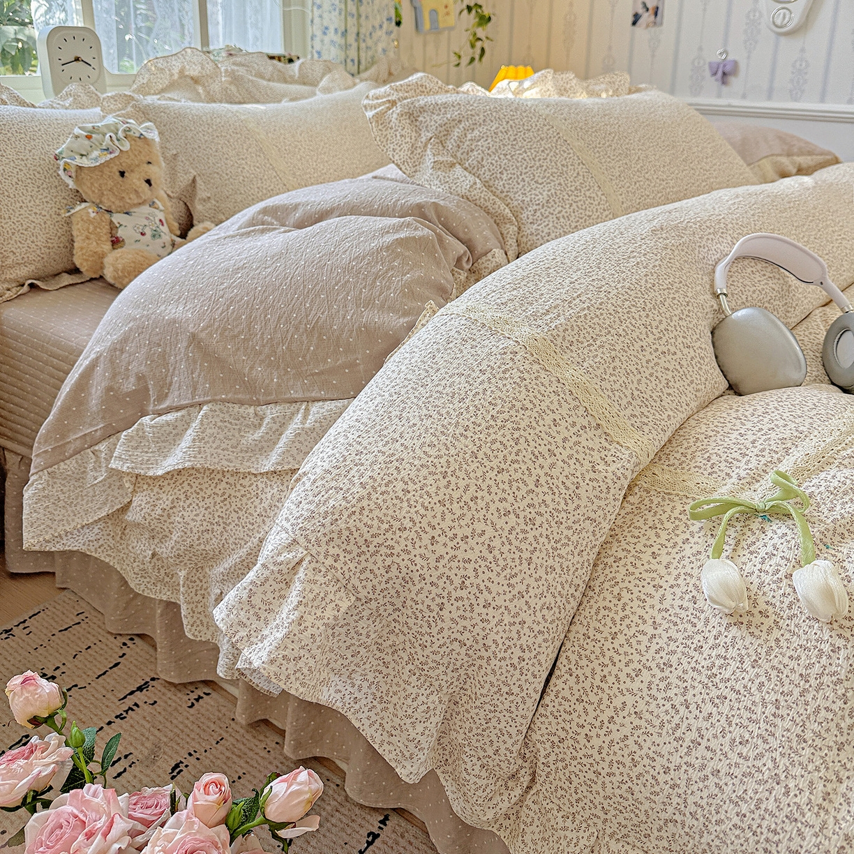 91家纺网 家纺一手货源 找家纺 富米莱（原臻工厂） 2025新款韩式云感亲肤棉蝴蝶结工艺床盖床裙四件套 韩系小波点-巧克力棕