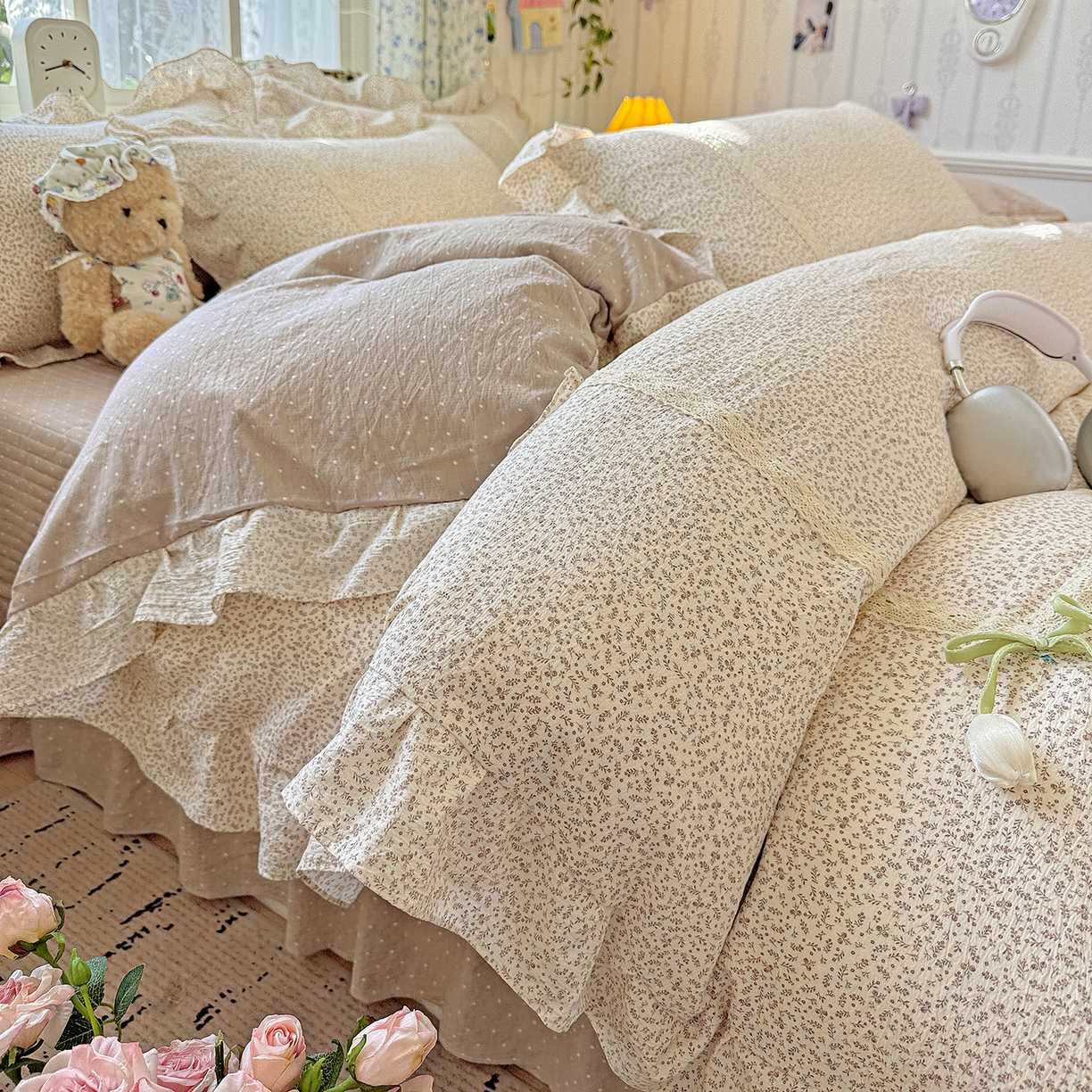 91家纺网 家纺一手货源 找家纺 富米莱（原臻工厂） 2025新款韩式云感亲肤棉蝴蝶结工艺床盖床裙四件套 韩系小波点-巧克力棕