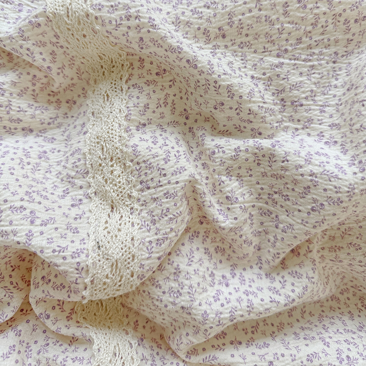 91家纺网 家纺一手货源 找家纺 富米莱（原臻工厂） 2025新款韩式云感亲肤棉蝴蝶结工艺床盖床裙四件套 韩系小波点-丁香紫