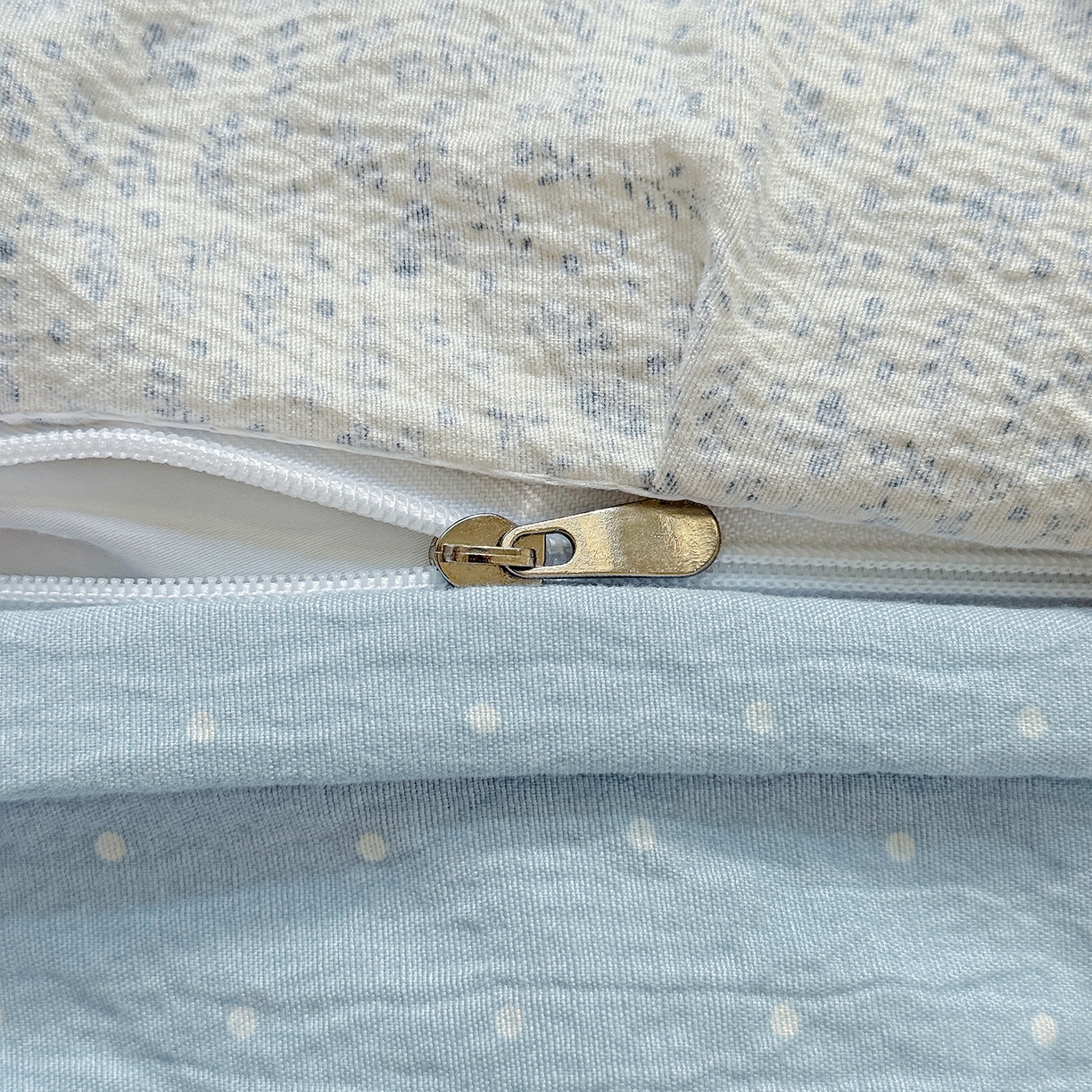 91家纺网 家纺一手货源 找家纺 富米莱（原臻工厂） 2025新款韩式云感亲肤棉蝴蝶结工艺床盖床裙四件套 韩系小波点-茉雾蓝