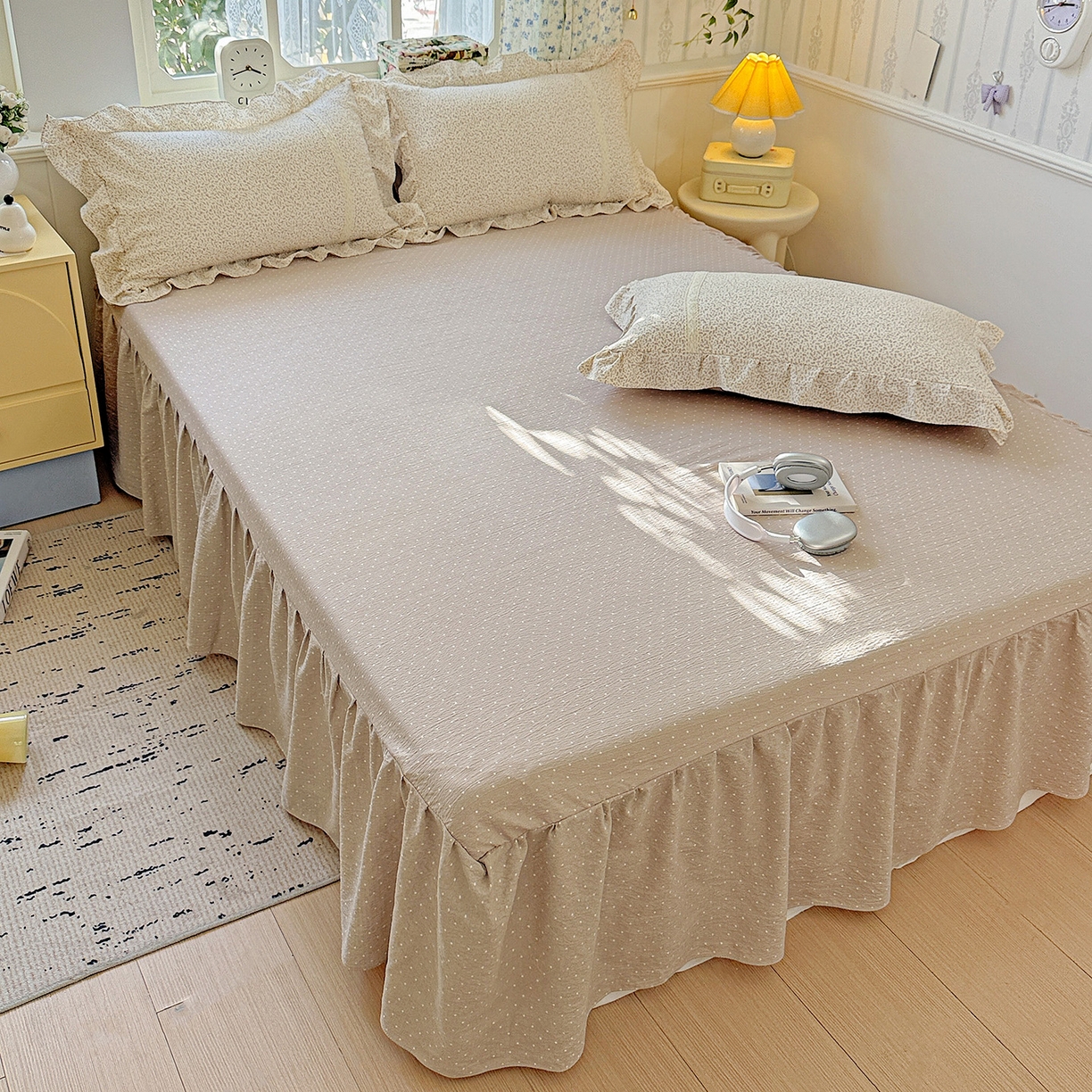 91家纺网 家纺一手货源 找家纺 富米莱（原臻工厂） 2025新款韩式云感亲肤棉蝴蝶结工艺床盖床裙四件套 韩系小波点-巧克力棕