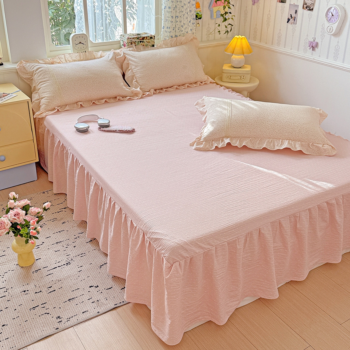 91家纺网 家纺一手货源 找家纺 富米莱（原臻工厂） 2025新款韩式云感亲肤棉蝴蝶结工艺床盖床裙四件套 韩系小波点-蔷薇粉