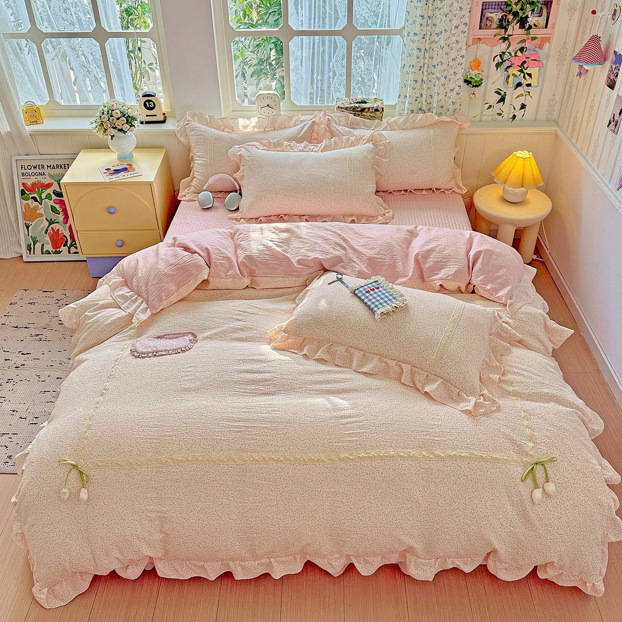 91家纺网 家纺一手货源 找家纺 富米莱（原臻工厂） 2025新款韩式云感亲肤棉蝴蝶结工艺床盖床裙四件套 韩系小波点-蔷薇粉