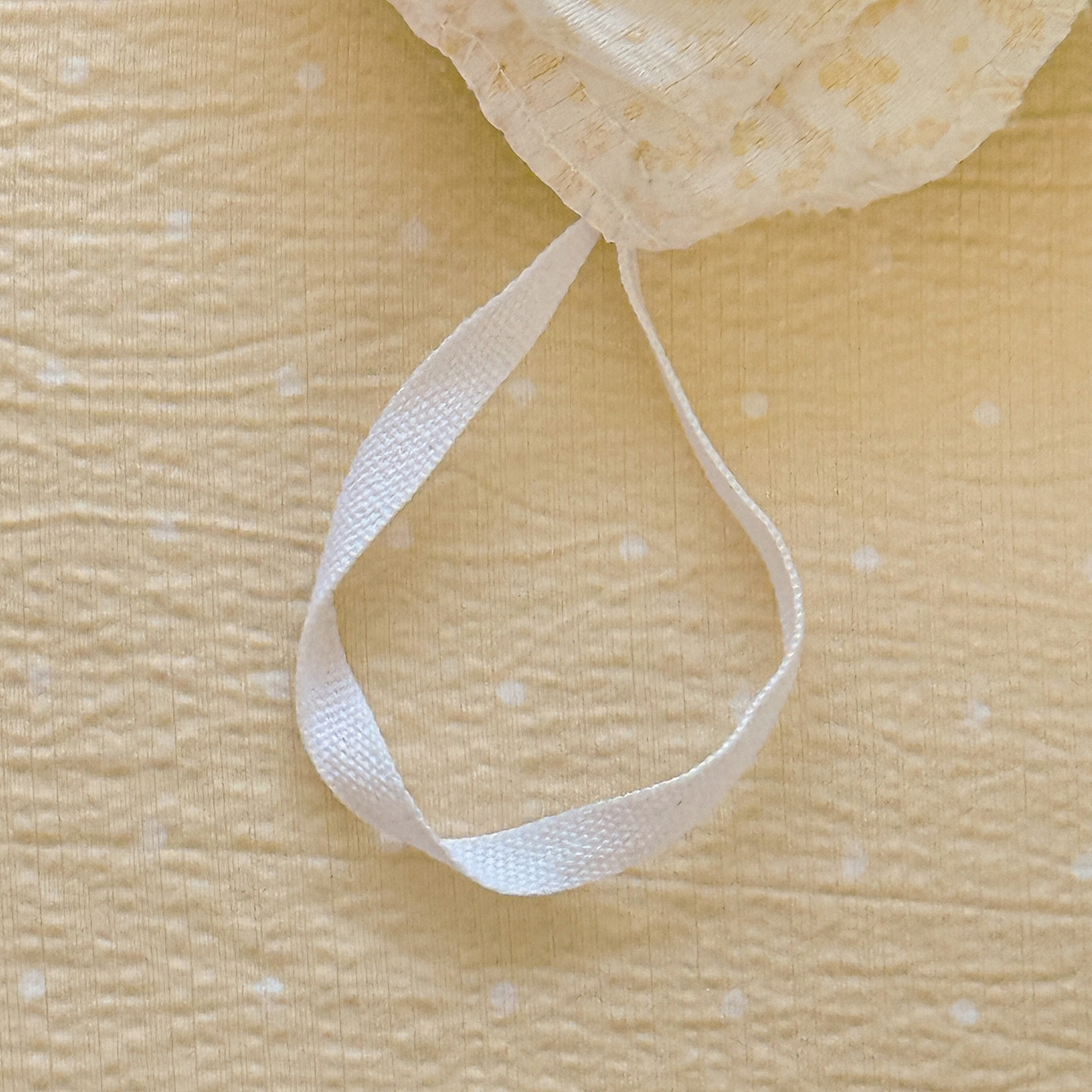 91家纺网 家纺一手货源 找家纺 富米莱（原臻工厂） 2025新款韩式云感亲肤棉蝴蝶结工艺床盖床裙四件套 韩系小波点-奶油黄