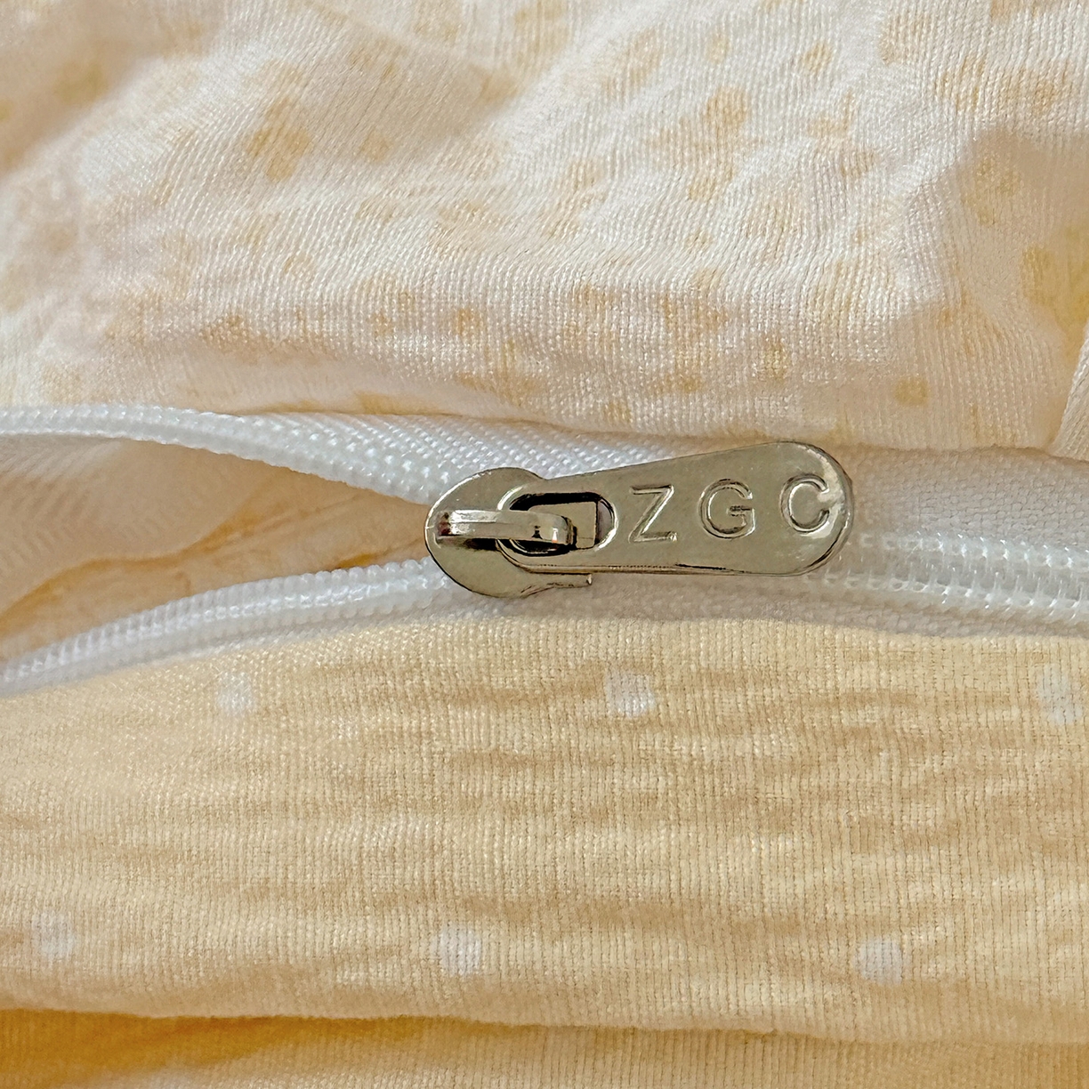 91家纺网 家纺一手货源 找家纺 富米莱（原臻工厂） 2025新款韩式云感亲肤棉蝴蝶结工艺床盖床裙四件套 韩系小波点-奶油黄