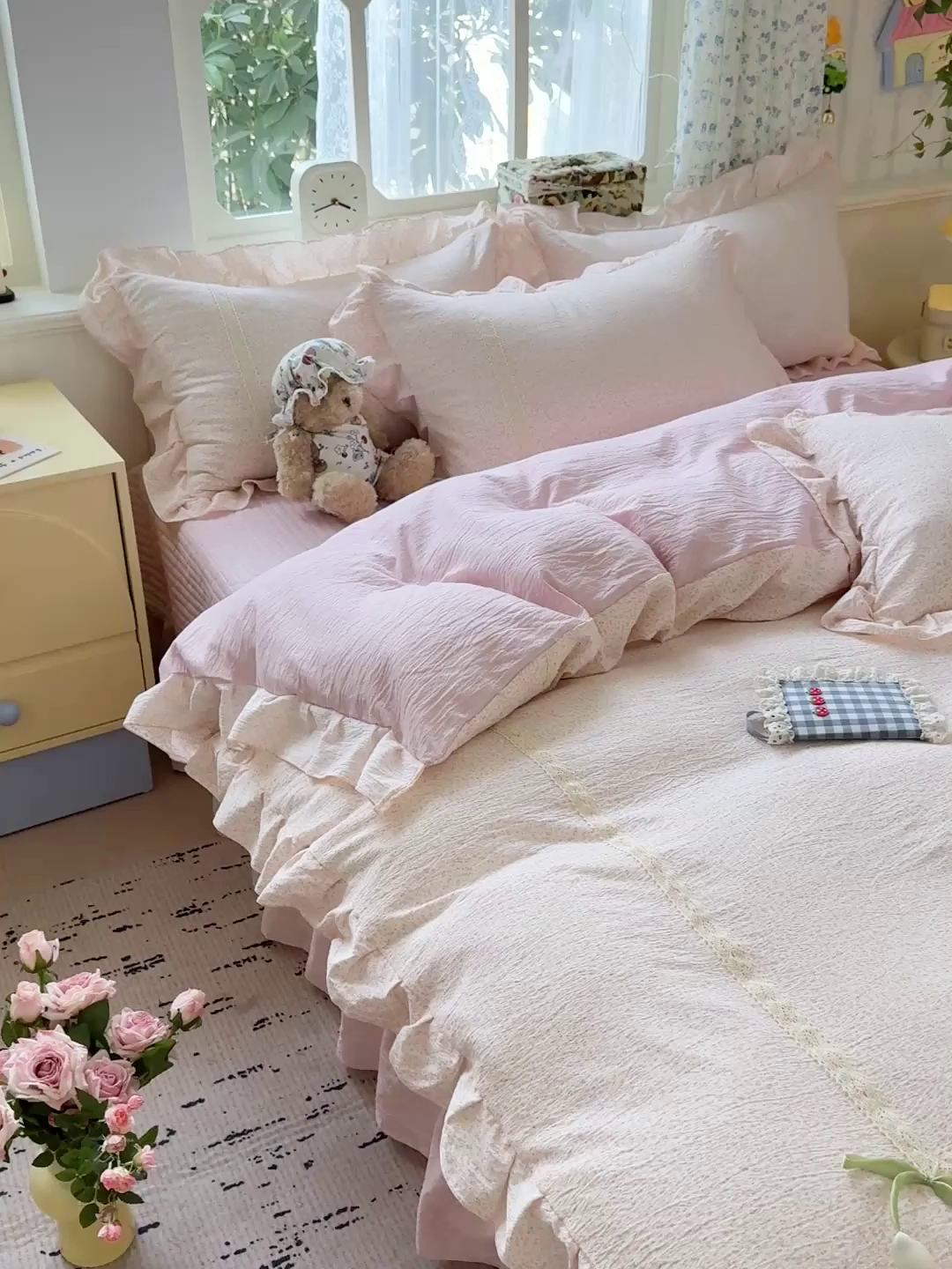91家纺网 家纺一手货源 找家纺 富米莱（原臻工厂） 2025新款韩式云感亲肤棉蝴蝶结工艺床盖床裙四件套 韩系小波点-蔷薇粉
