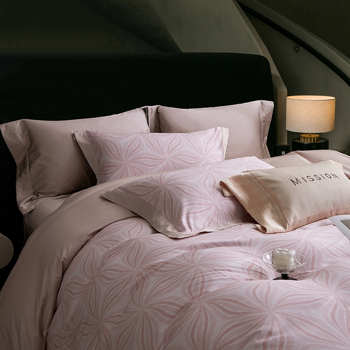 91家纺网 家纺一手货源 找家纺 威克凯丽 2024新款100S缎面数码印花四件套 西西里-爱旦粉