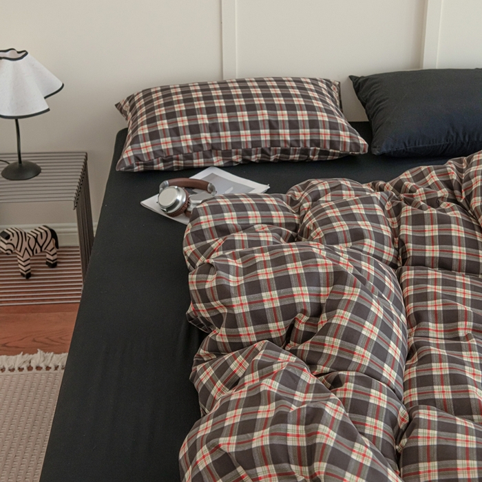 91家纺网 家纺一手货源 找家纺 尤米 2025新款亲肤舒适混搭ins风四件套系列 复古格纹