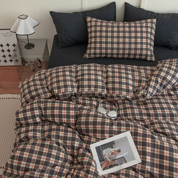 91家纺网 家纺一手货源 找家纺 尤米 2025新款亲肤舒适混搭ins风四件套系列 复古格纹